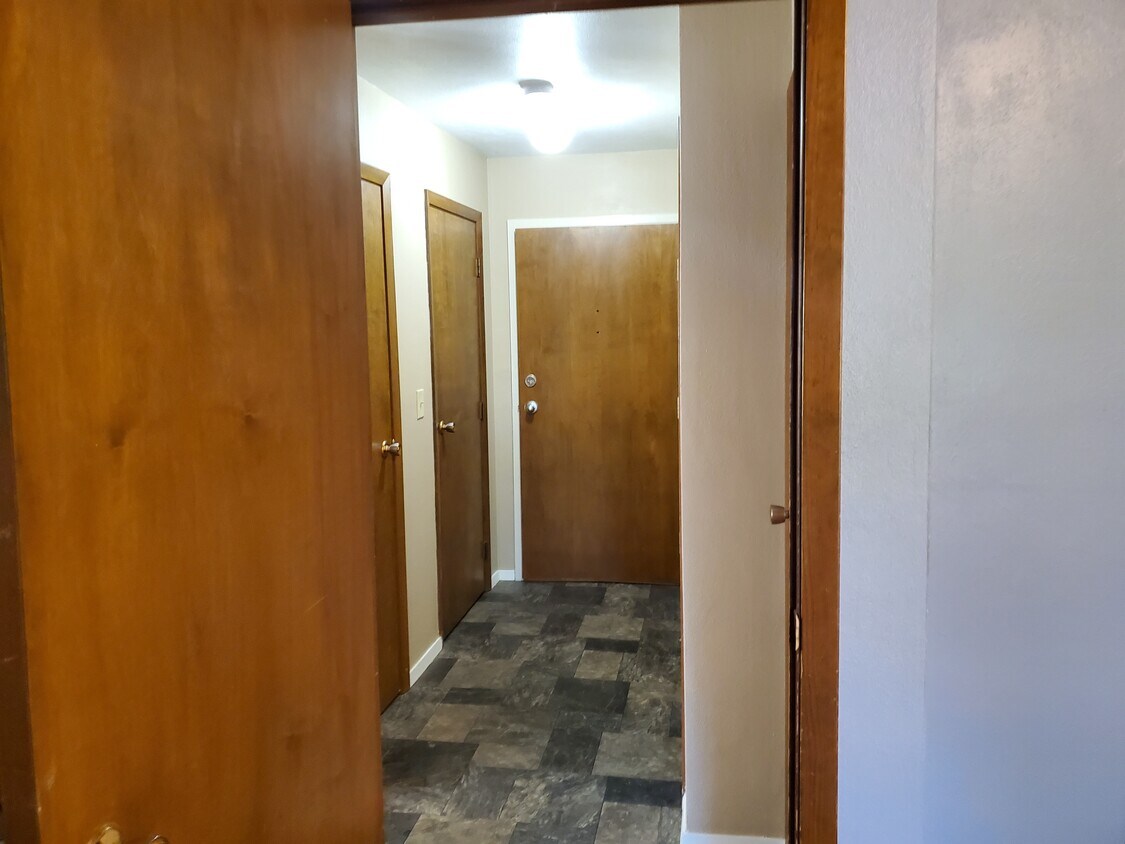 Primary Photo - 402 S 5th St