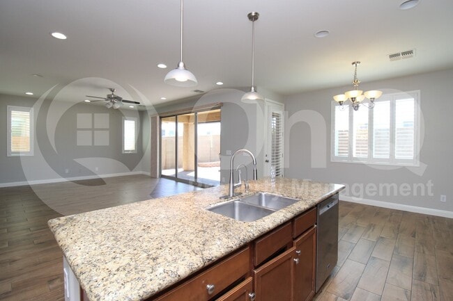 Building Photo - 7312 N 90th Ln
