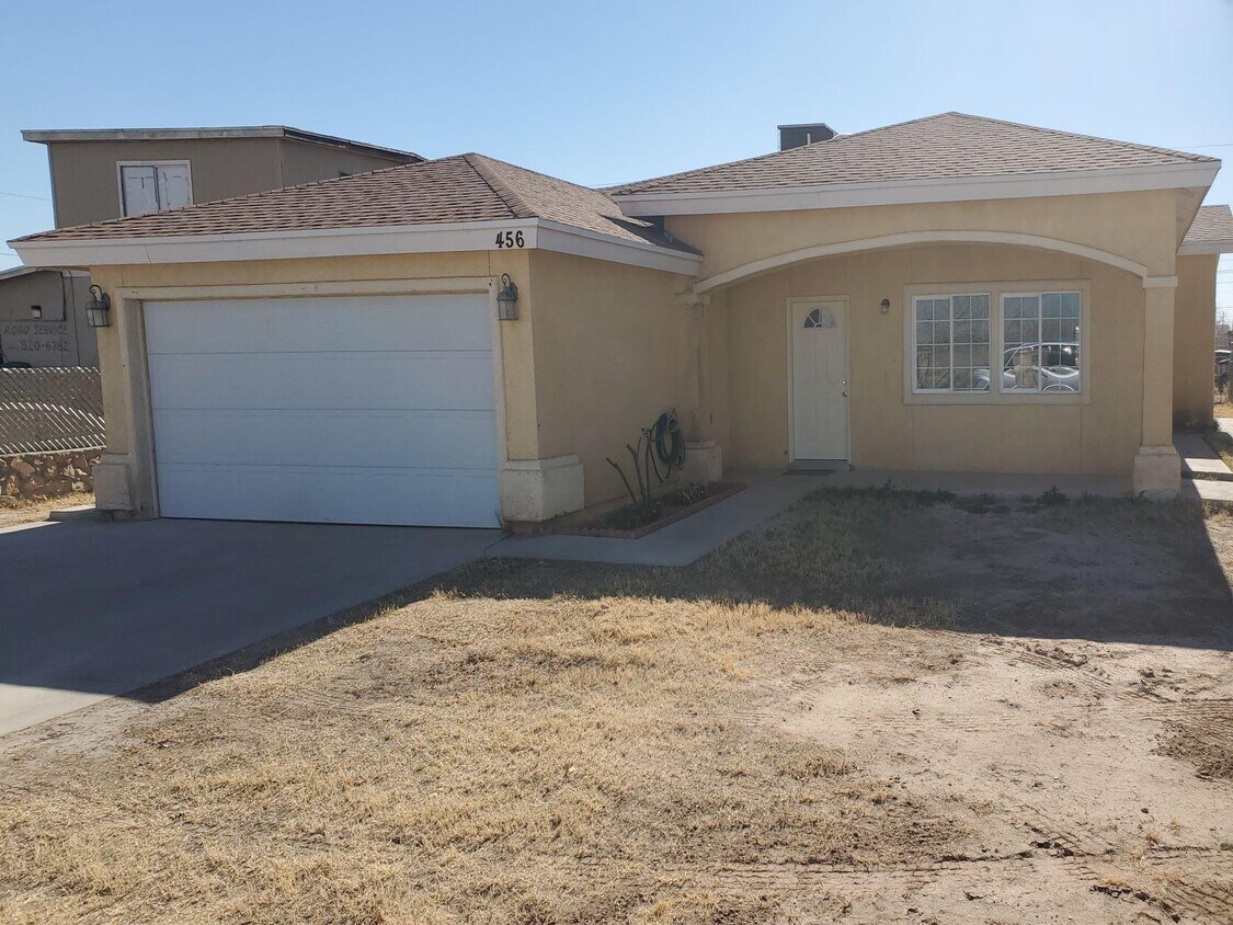 Foto principal - 456 Passmore Rd