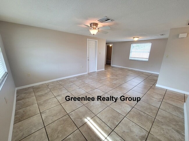 Building Photo - Don’t Miss This Fully Updated 3 Bed/1 Bath Home in Port Richey!