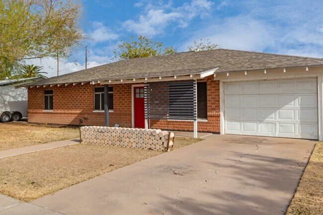 Building Photo - Welcome to this Unique and Historic 3 bed/...