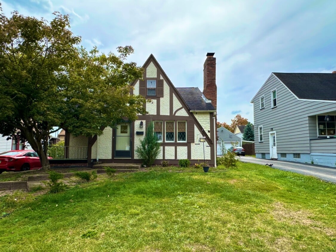 Primary Photo - 33 Marlindale Ave