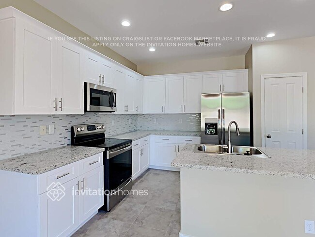 Foto del edificio - 14524 W Poinsettia Dr