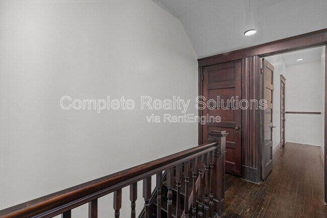 Foto del edificio - 2042 Russell Blvd