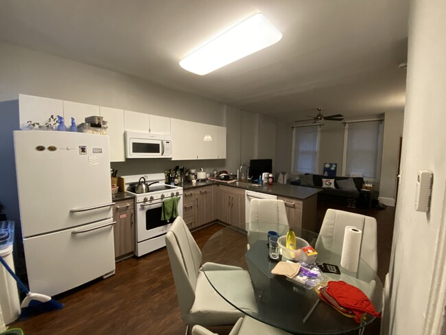 Kitchen - 4024 Ludlow St