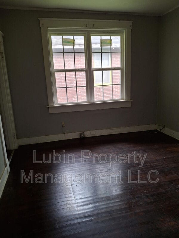 Building Photo - 831 Kerr Ave