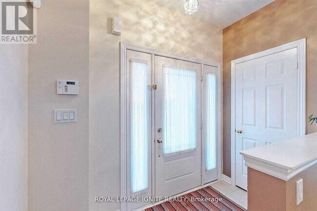 Building Photo - 14 Rushlands Cres