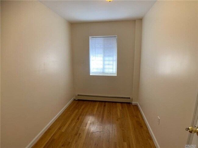 Building Photo - 34-66-66 Leavitt St