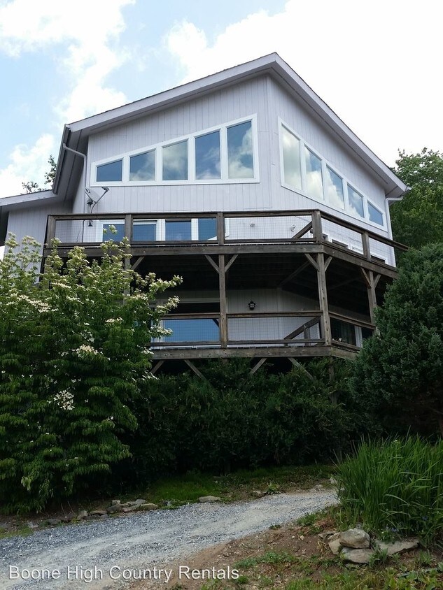Primary Photo - 270 Elk Hill Dr