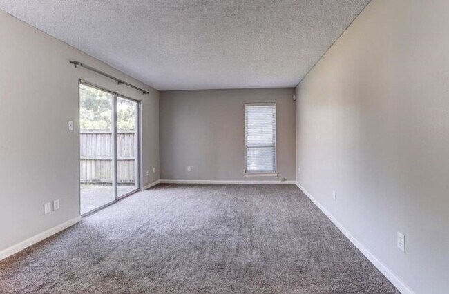 Foto del edificio - 2BD/1.5BA Townhouse located on the Germantown/Memphis Line!