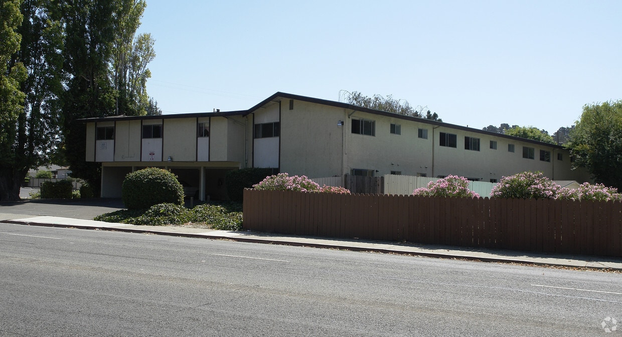 Building Photo - 3838 Milton Dr