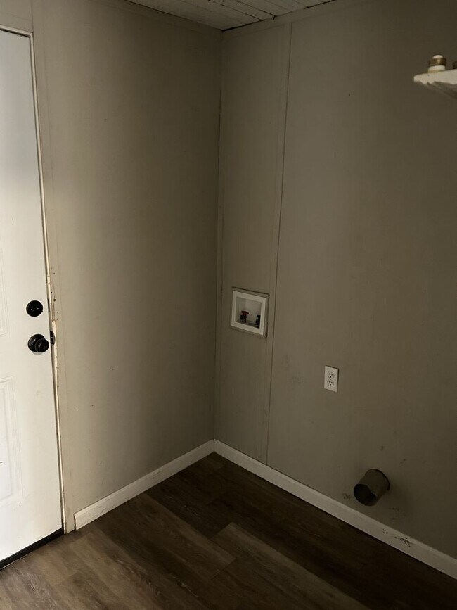 Foto del edificio - Beautiful 3 Bedroom, 1 1/2 Bath House in a...