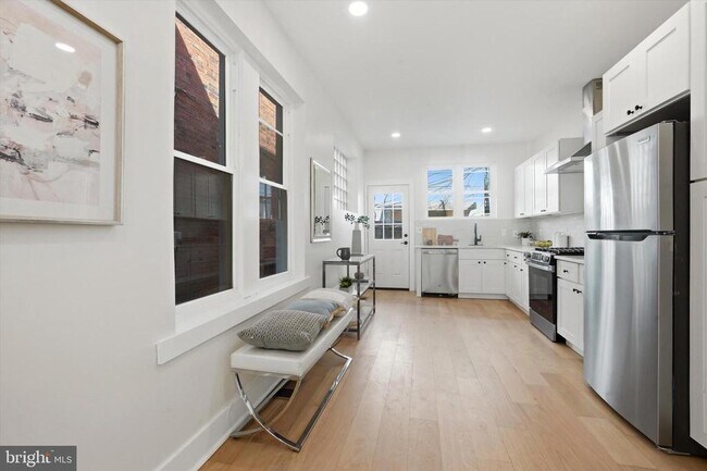 Foto del edificio - 2345 S Bancroft St