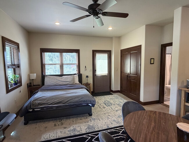 Building Photo - 107 Pinyon Mesa Dr