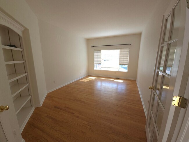 Building Photo - Beautiful 4 bedroom home with 3 car garage!