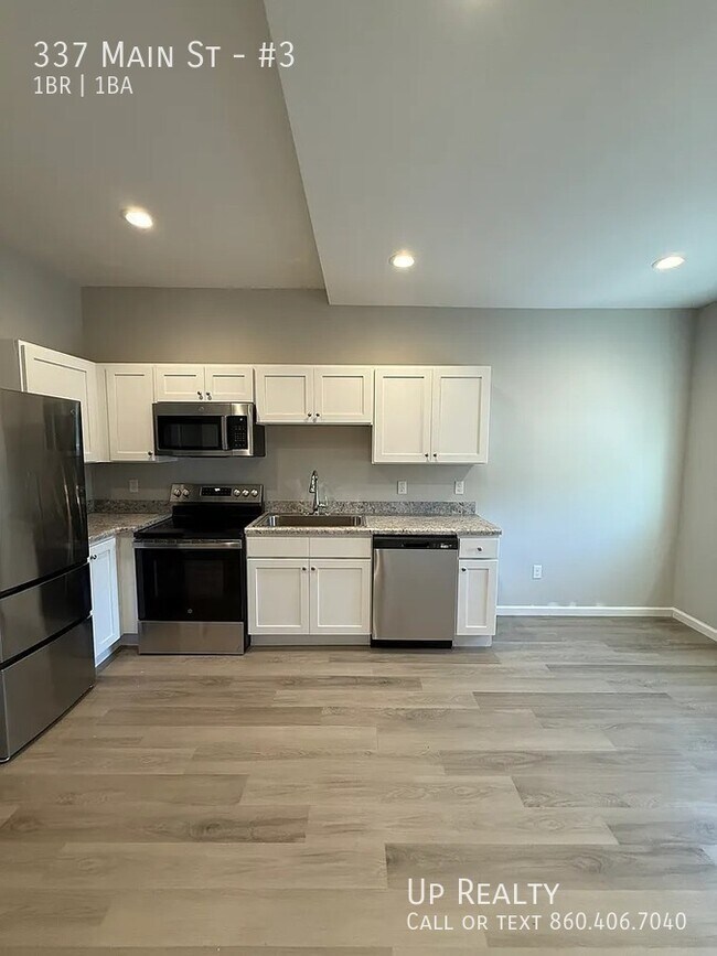 Building Photo - 337 Main St