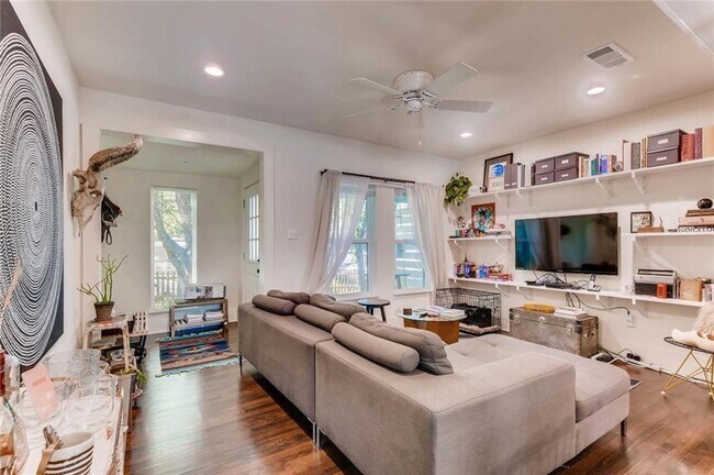 Foto del edificio - 1801 Brackenridge St