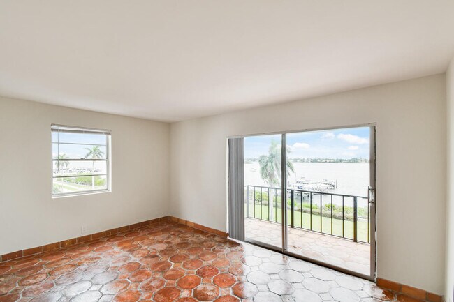 Building Photo - 3907 S Flagler Dr