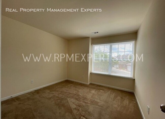 Foto del edificio - Townhome in Olde White hall neighborhood