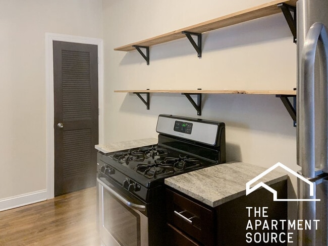 Foto del edificio - 857 W Cornelia Ave