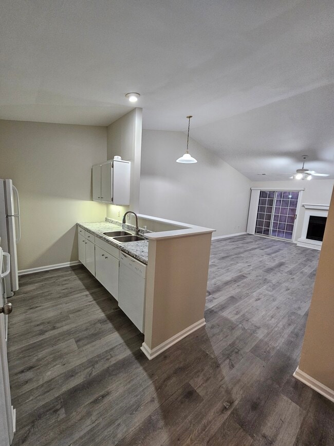 Kitchen - 102 Village Ct