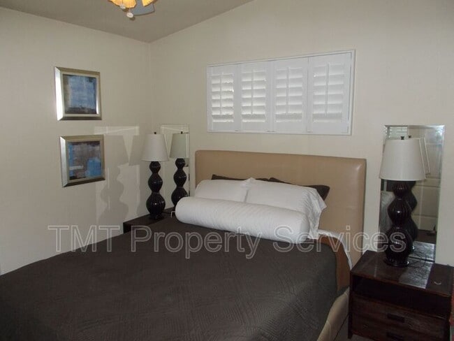 Building Photo - 115 Palomar Ave