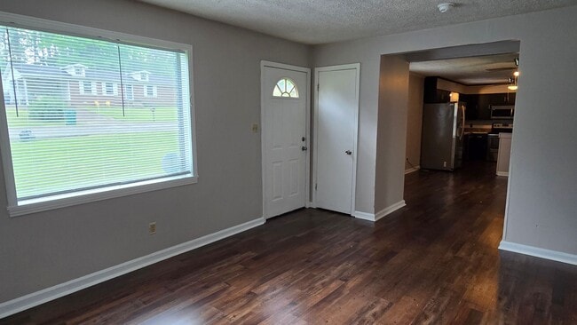 Building Photo - 40 Edgehill Dr