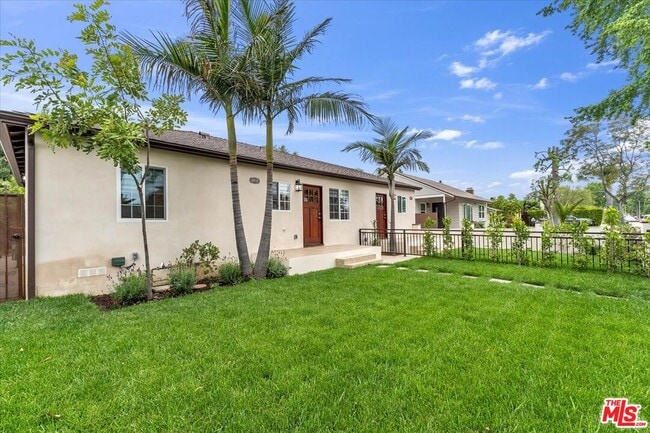 Building Photo - 6915 Encino Ave