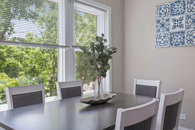 Foto del edificio - 1111 Bonnie Brae Pl