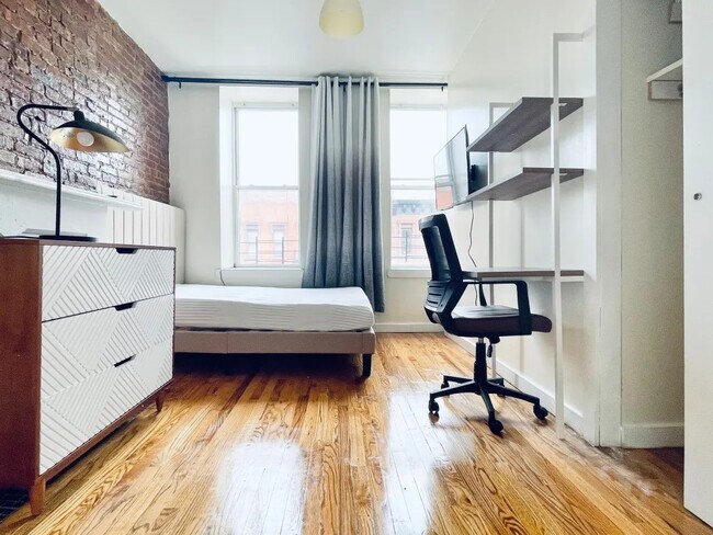 Foto del edificio - Furnished room/NOT APARTMENT