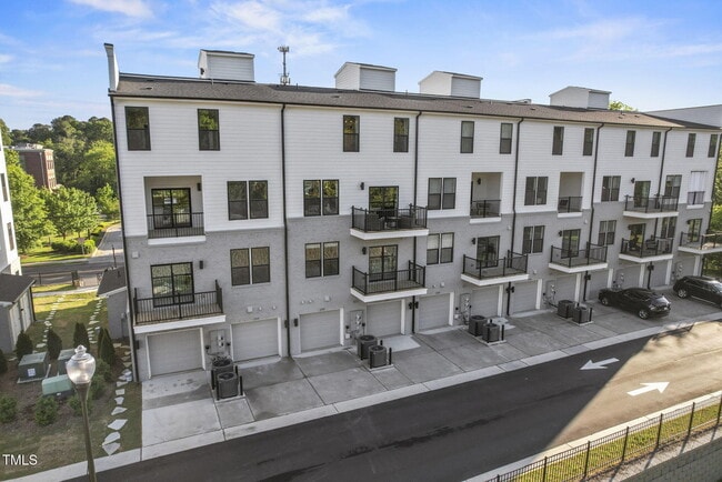 Building Photo - 1245 S Blount St