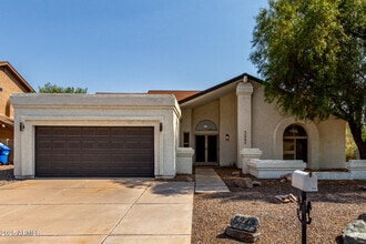 Building Photo - 5247 E Paradise Ln