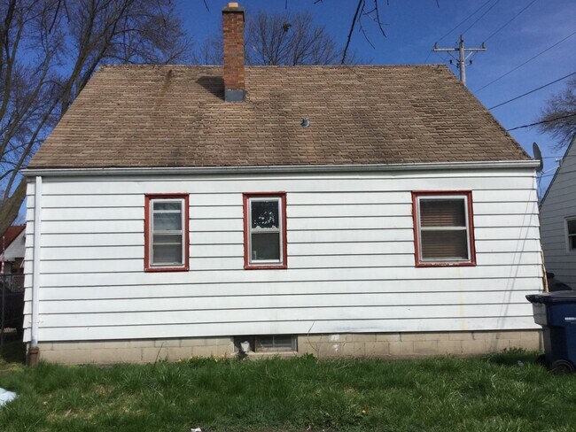 Building Photo - 3 Bedroom Single Family Home