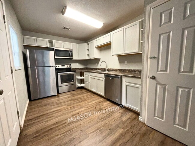 Building Photo - 3-Bed, 2-Bath Home Minutes from Fort Sill