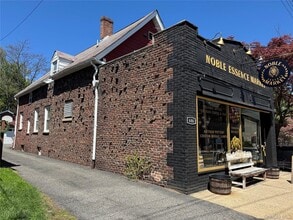 Building Photo - 646 Main St