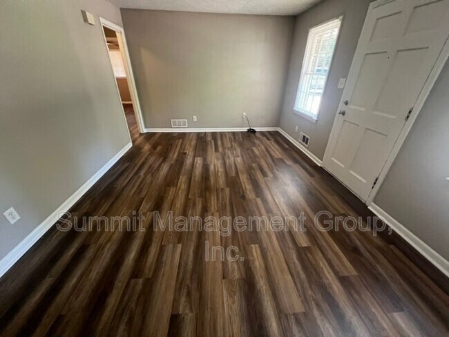 Foto del edificio - 8107 Cardav Ct