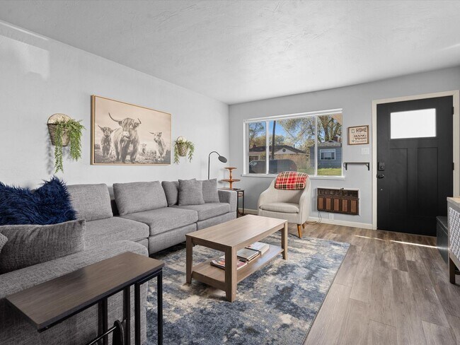 Foto del edificio - Single Level, Brick duplex