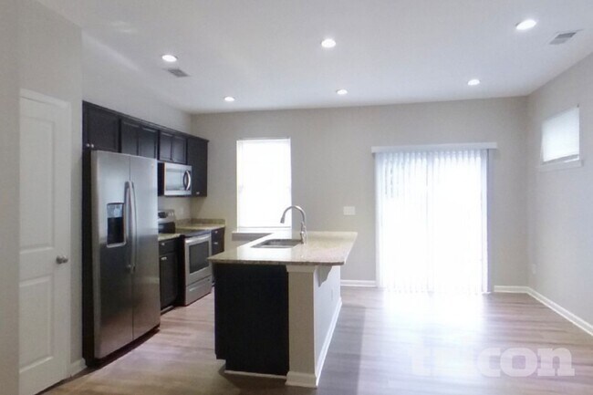 Foto del edificio - 323 Springwalk Ln