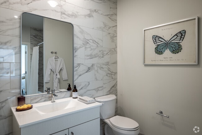 1 habitación, 1 baño + estudio - 815 pies cuadrados - Baño principal - Berkeley House