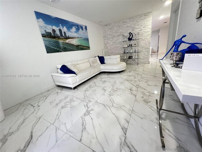 Foto del edificio - 748 NE 34th Ave