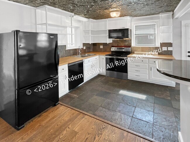 Foto del edificio - 2228 Ashwood Ave