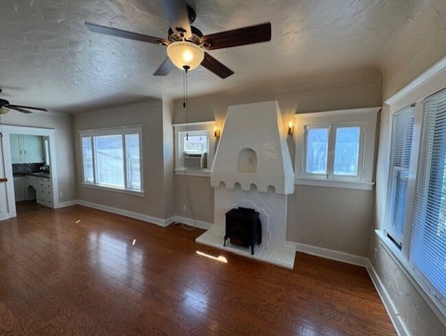 Foto del edificio - 1144 E Appleton St