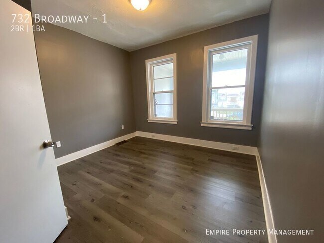 Foto del edificio - 1st Floor: 2 Bedroom/ 1 Bathroom Available...
