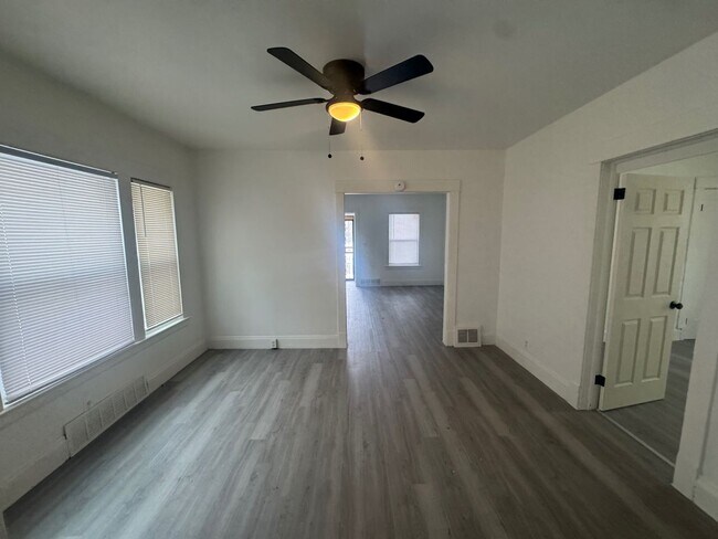 Foto del edificio - 13302 Ferris Ave