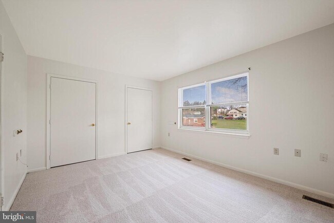 Building Photo - 105 Cameron St