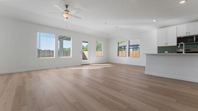 Building Photo - 510 Yellowstar Ln