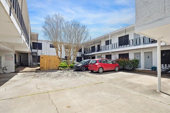 Foto del edificio - 1645 W Main St