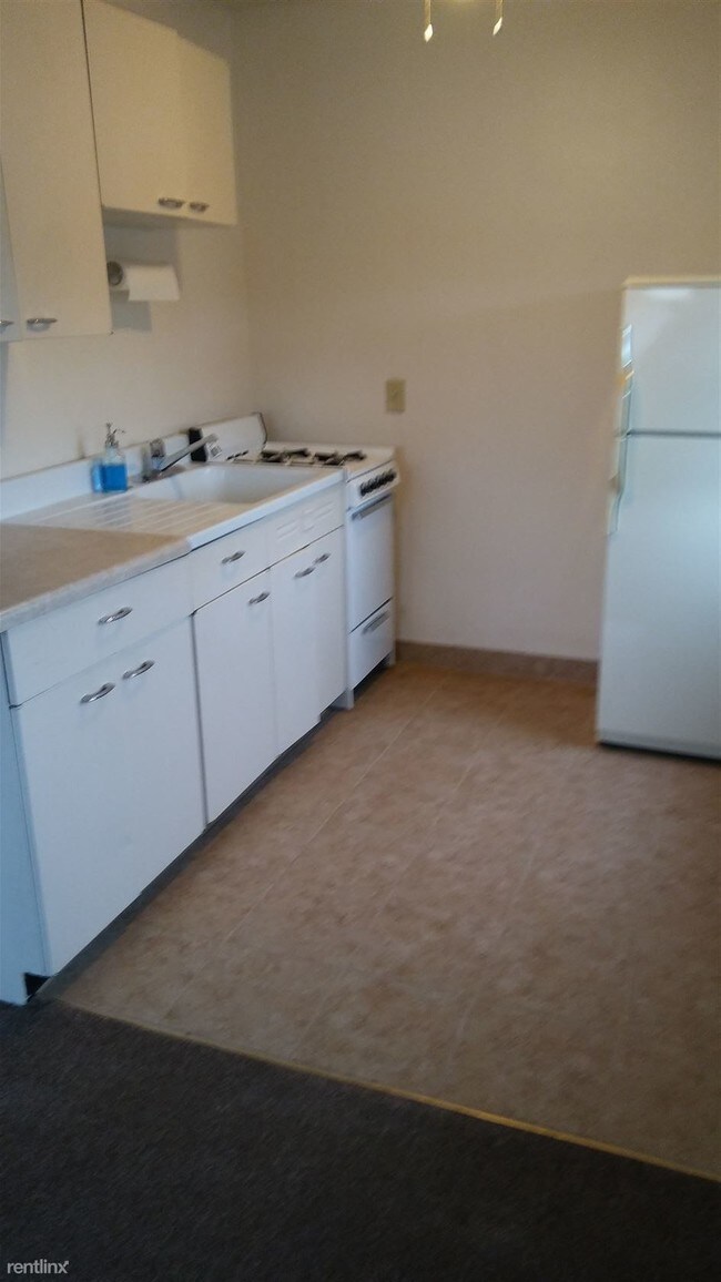 Foto del edificio - Studio, 1 bath  - 4903 Spencer Ave