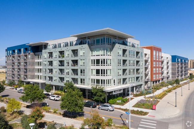 Building Photo - MAA River North