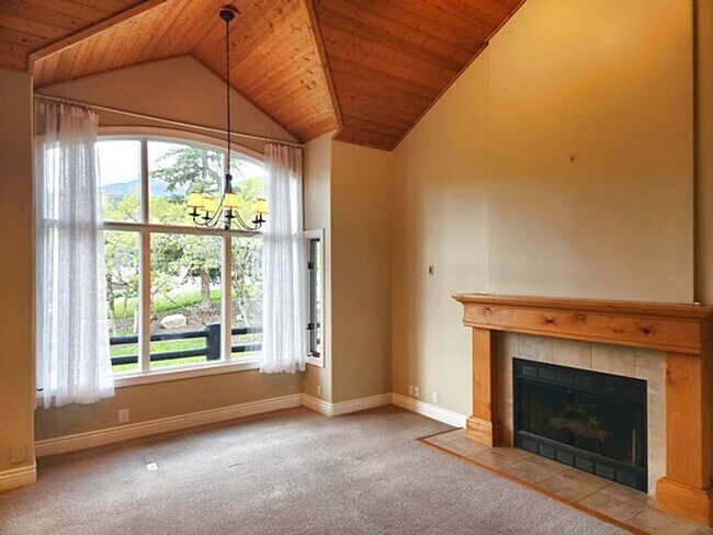 Foto del edificio - Large Private Luxury Home in Pinebrook  Es...